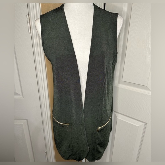 Travelers by Chico's Green Vest with Zipper Pockets Slinky Sz 1 (Med) - Picture 1 of 6